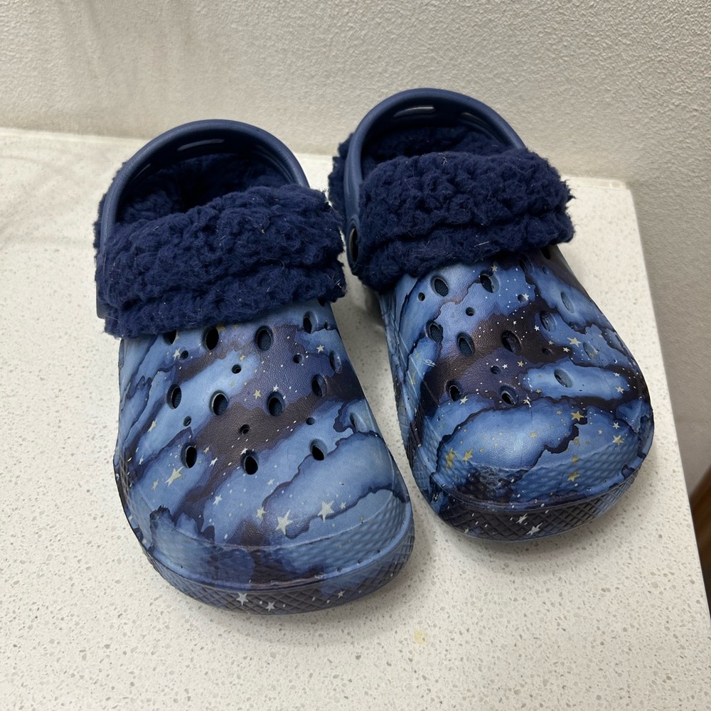Kids Galaxy Blue Clogs slip on closed toe sandal fleece lined shoe